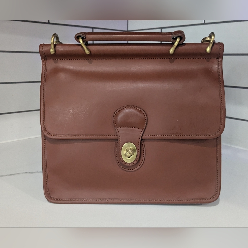 Gorgeous Coach Willis purse in fabulous vintage condition